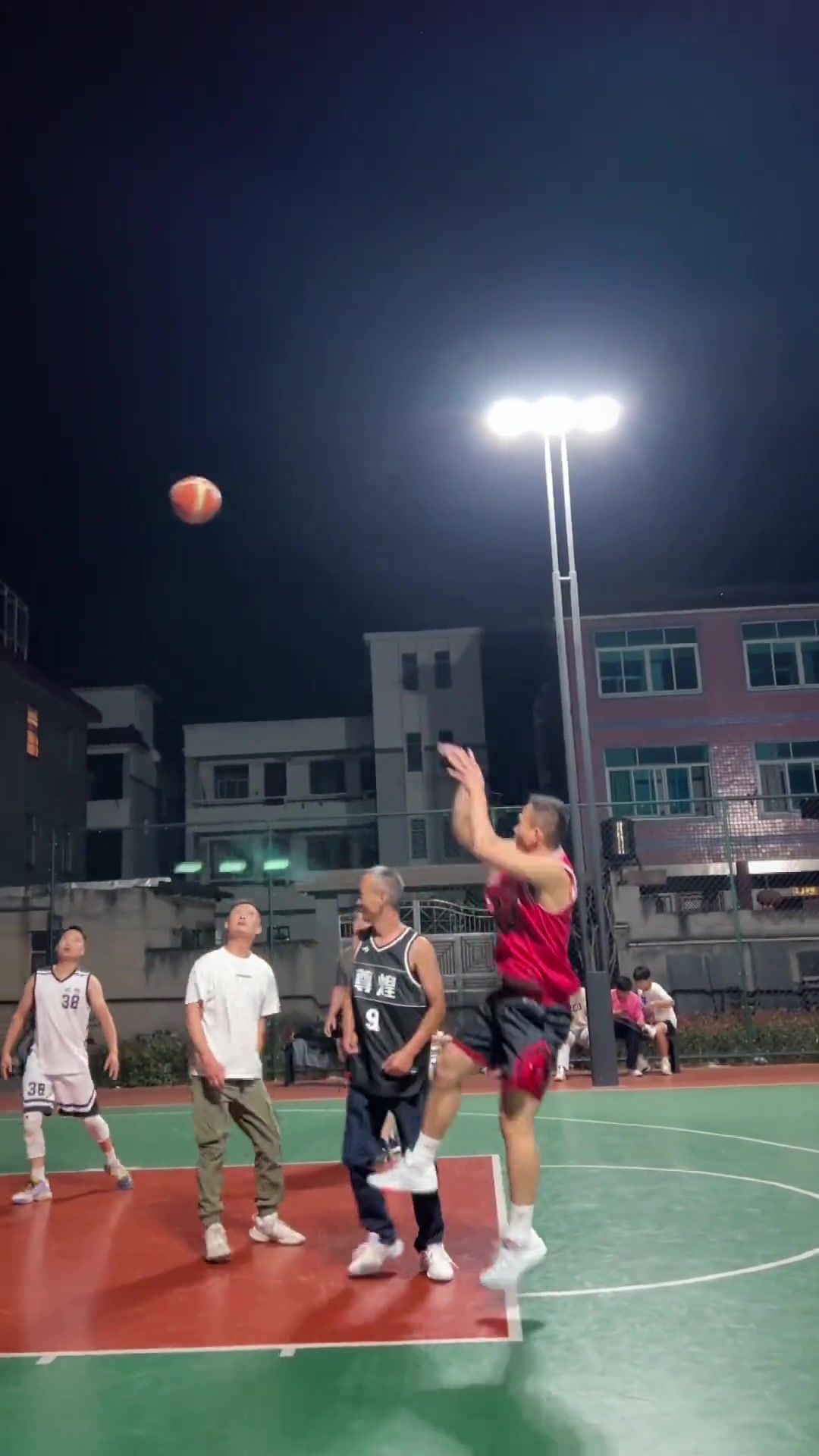 卧槽野球场乔丹大哥这手投篮简直不要太帅