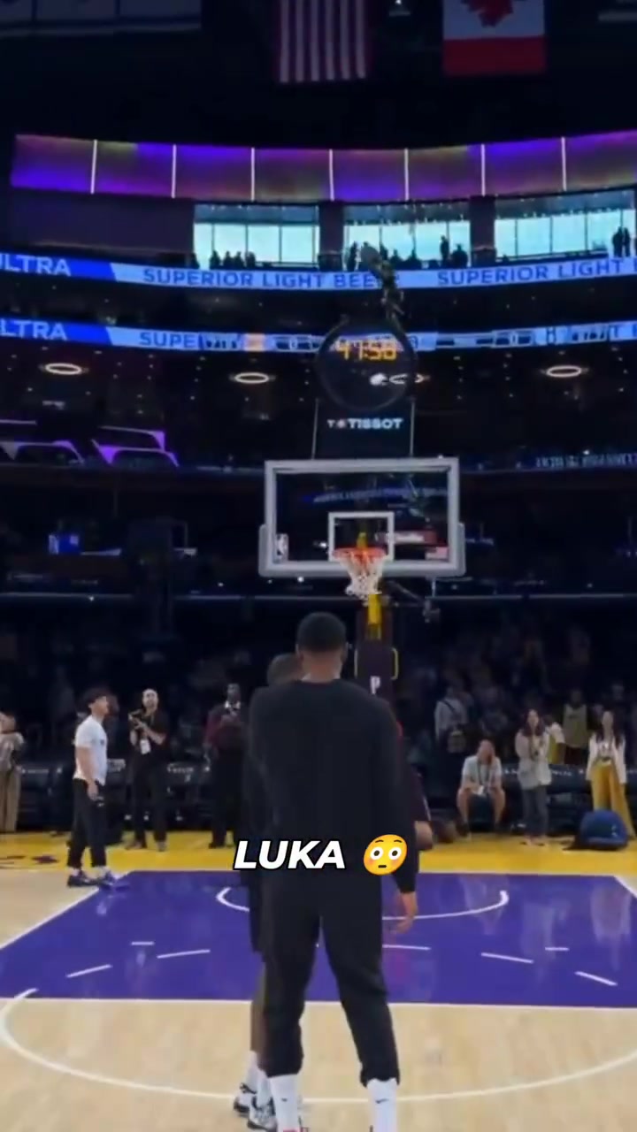 真的是有魔法啊东契奇这种高弧度神仙三分实在太夸张了