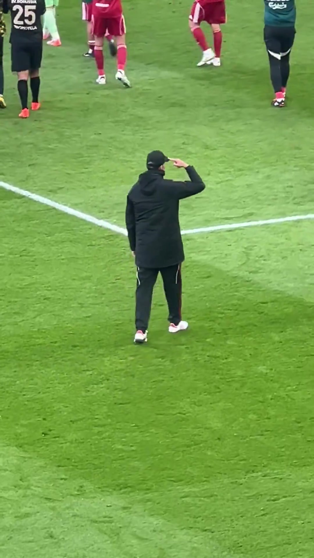 那段光辉岁月让人回味传奇赛赛后克洛普安菲尔德再现农夫三拳