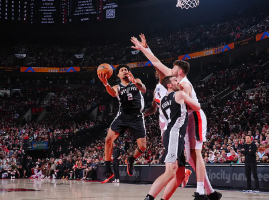 第三节完成逆转！马刺队没有文班亚马也能赢，杨瀚森又上了