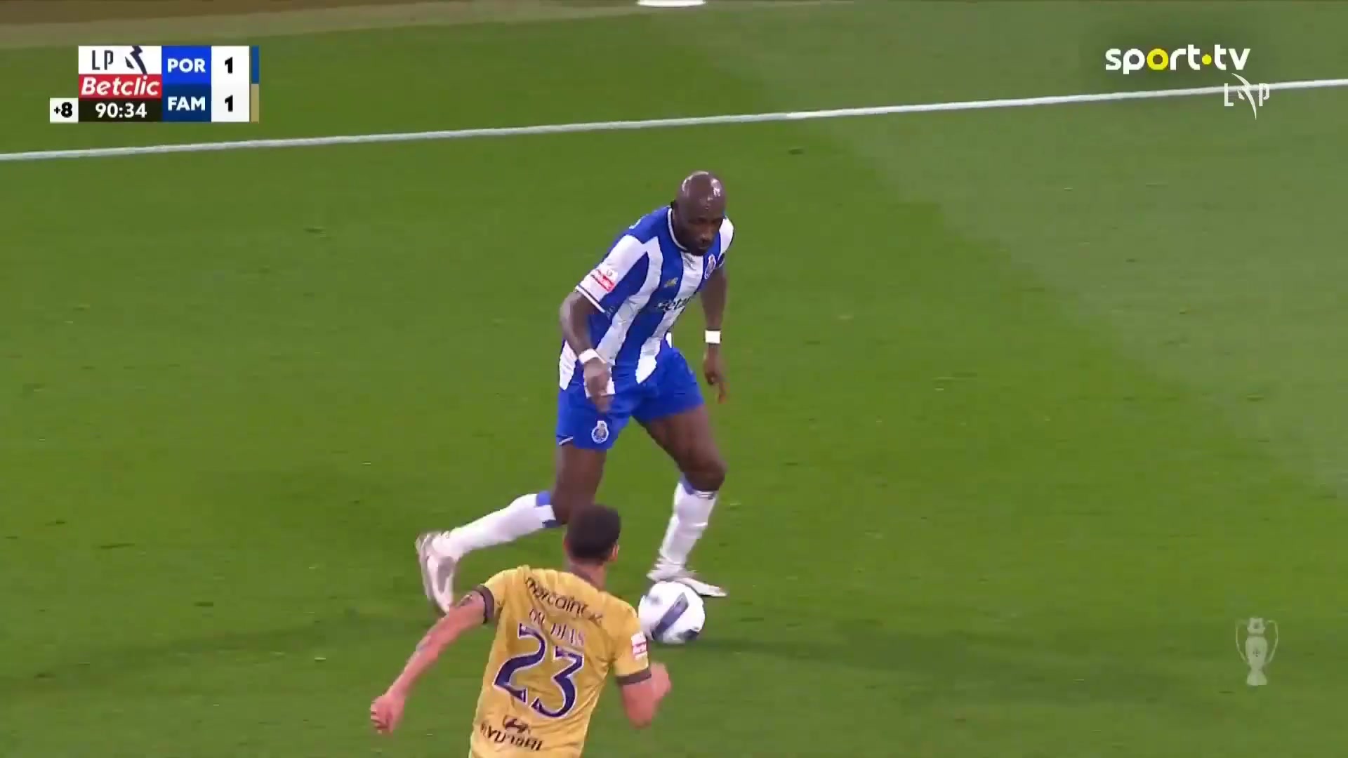 本菲卡和葡体机会来了葡超榜首波尔图补时破门后遭读秒绝平