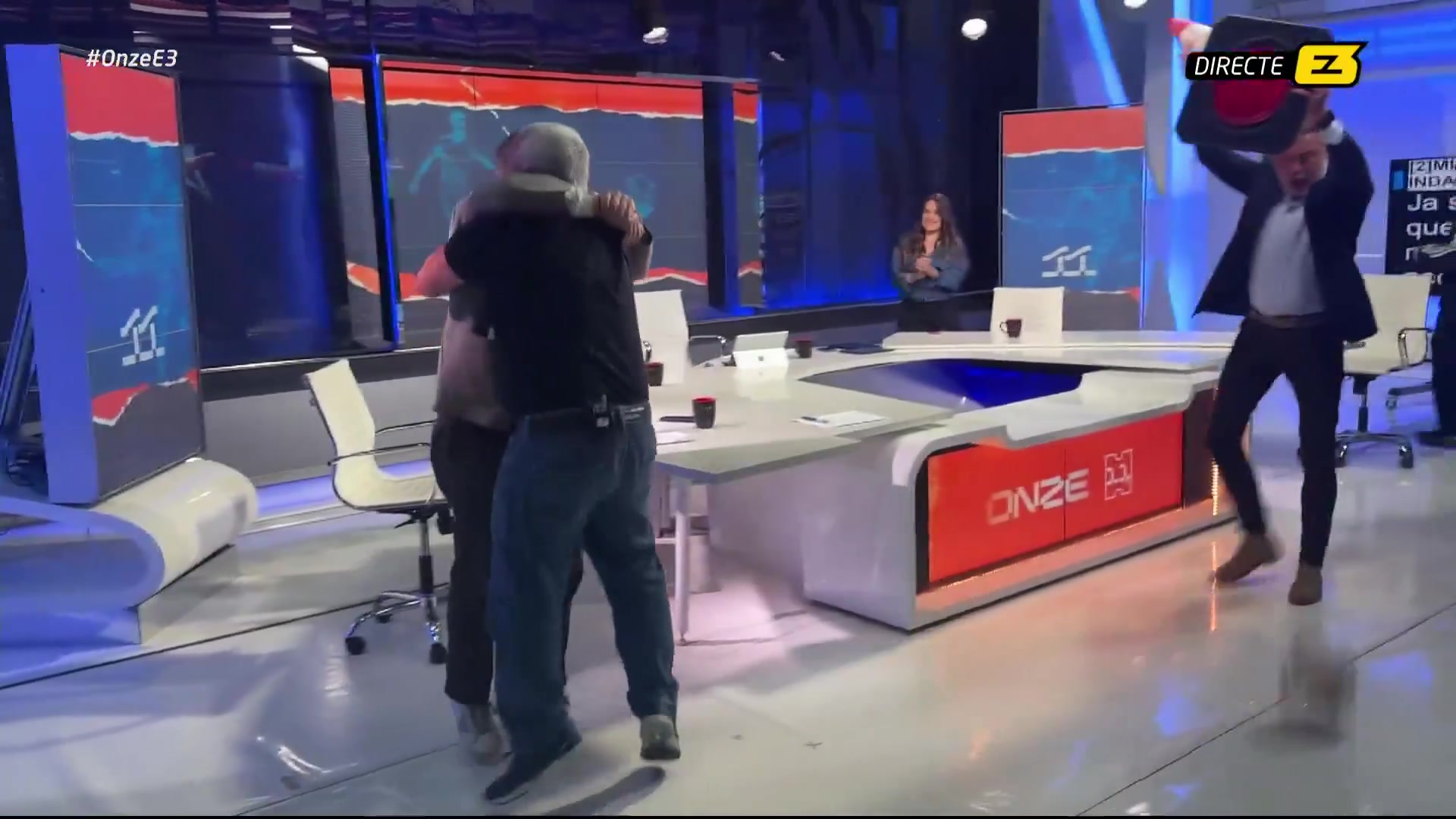 嗨了加泰罗尼亚电视台TV3的记者们庆祝皇马欧冠被淘汰