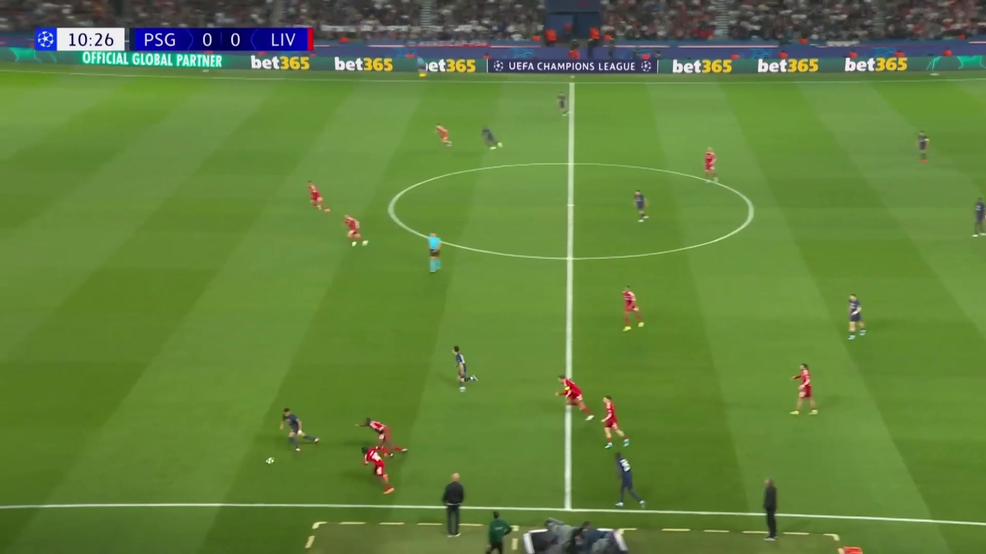 门将绝望杜埃打门变线无解诡异弧线破门巴黎1-0领先利物浦