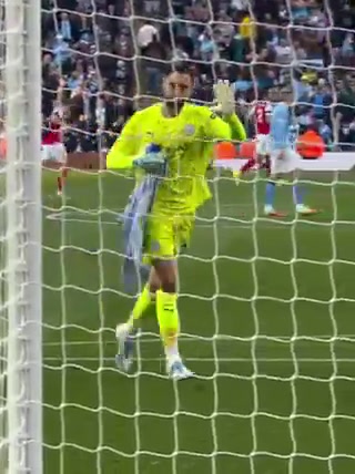 上半场失误送礼多纳鲁