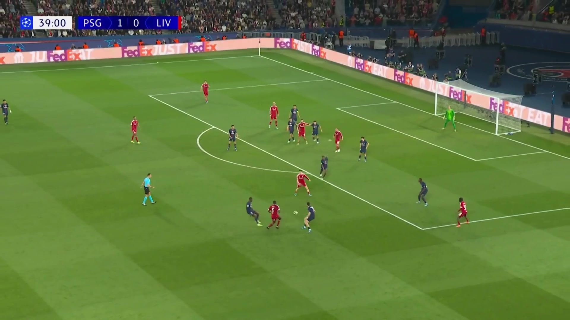 维尔茨送挑传弗林蓬小角度抽射偏出球门