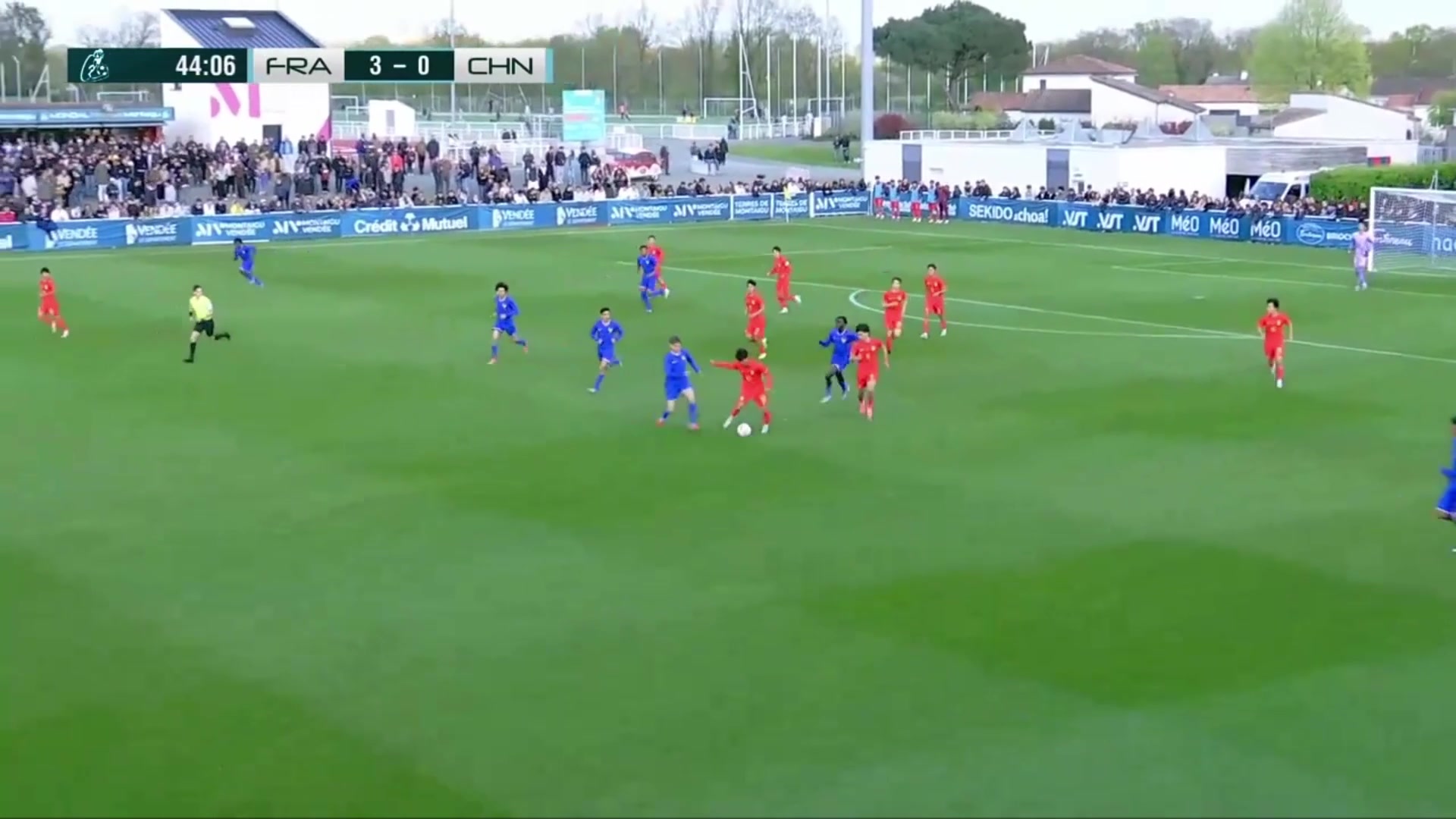 扳回一球中国男足U16快速反击刘凯源助攻吴比乐破门